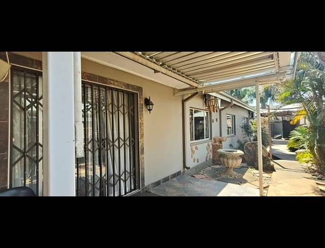 3 BEDROOM HOUSE FOR SALE IN PRETORIA GARDENS